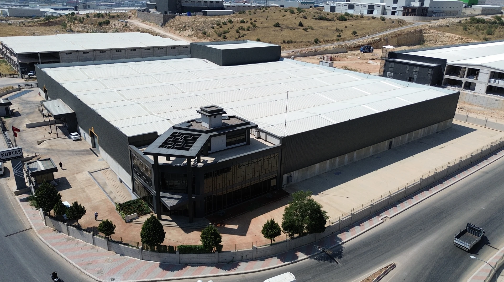 Kurtaş Jüt-1: Kurtaş Jüt Fabrikası ve Endüstriyel Depo | Ece Yapı
